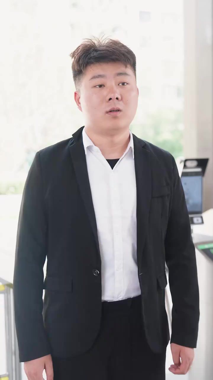 拽媽攜崽歸來（一胎三寶，神秘爹地竟是大佬）(全集)